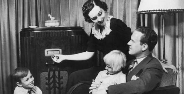 La Segunda Guerra Mundial provoca el auge de la radio y el desarrollo de las microondas.