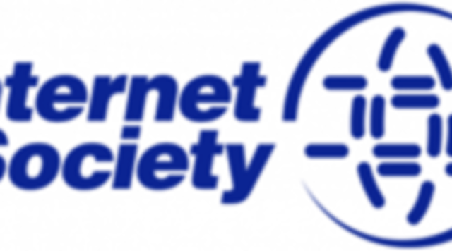 Se organiza la Internet Society (ISOC) y la cantidad de hosts de Internet supera el millón.