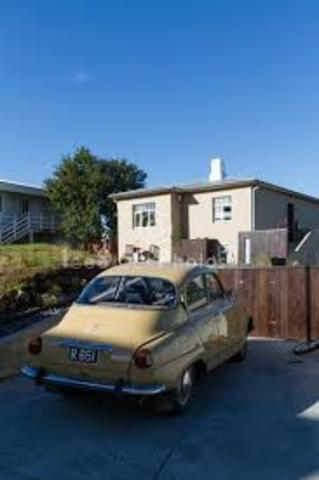 Minerva drive the car pass Trujillo's house and saw Pena's car there.