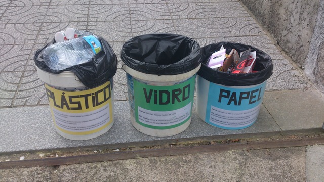 Collection of the rubbish pruduced by the first voluntary family and its recycling