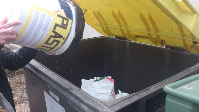 Collection of the rubbish pruduced by the second voluntary family and its recycling