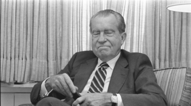 Nixon bombs North Vietnam