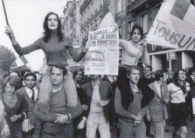 A França, al maig, es produeixen les revoltes estudiantils del maig del 68