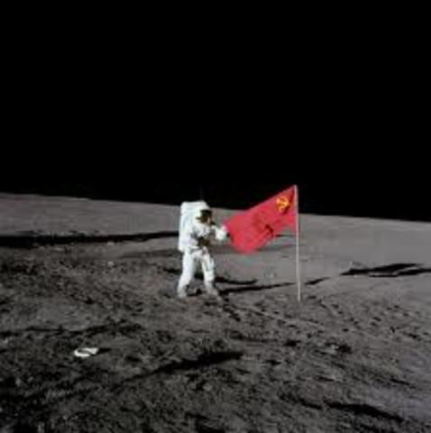 La nau soviètica Lluna 20 arriba a la Lluna.