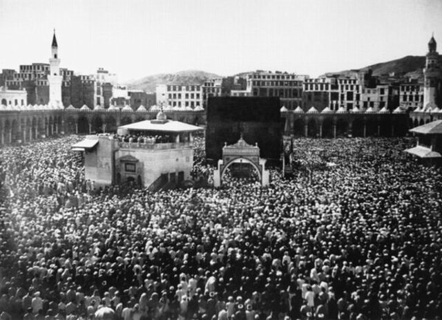 Berangkat ke Makkah untuk menunaikan ibadah haji dan bermukim selama 6 bulan