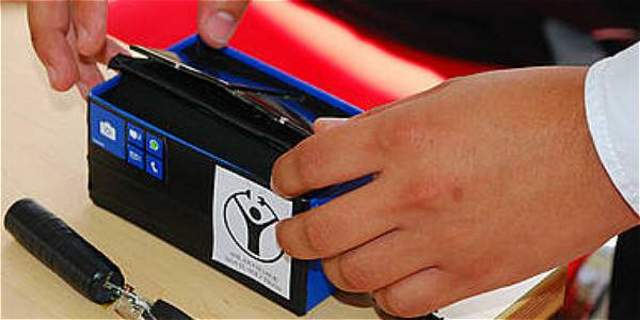 cargador para celulares con luz solar