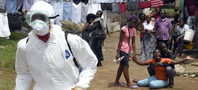 La OMS admite que reaccionó tarde y mal frente al ébola