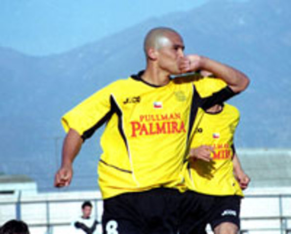 Con el chupete Suazo a la cabeza, San Luis vuelve al profesionalismo