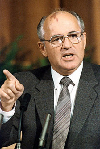 Début du mandat de Mikhail Gorbatchev en URSS