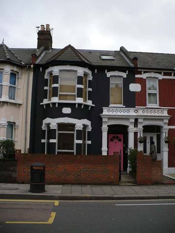 Exposition 2, Setting-