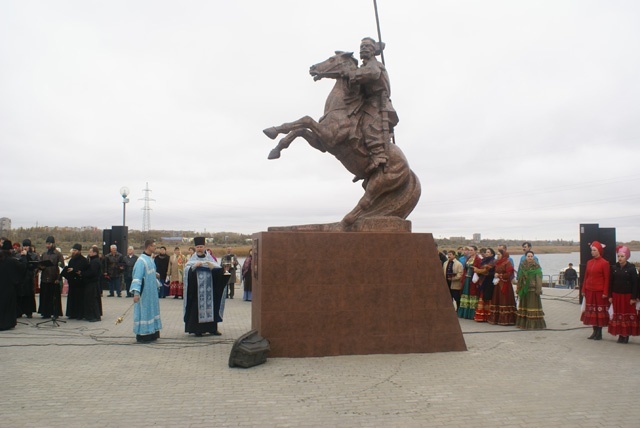 Памятник Бакланову