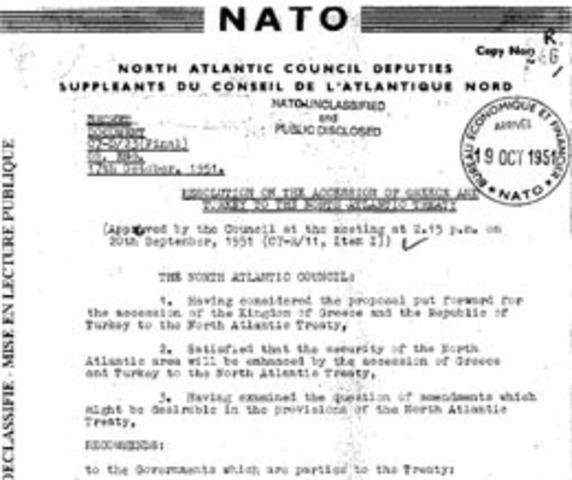 Greece and Turkey join NATO
