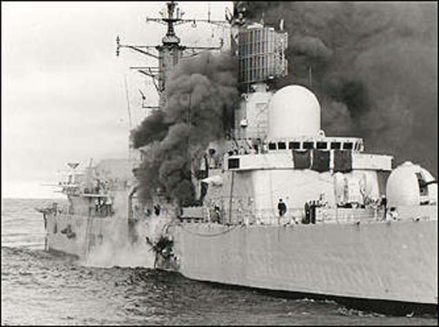 Ataque Argentino al destructor ingles