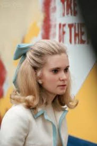 First daughter, Tricia is born.