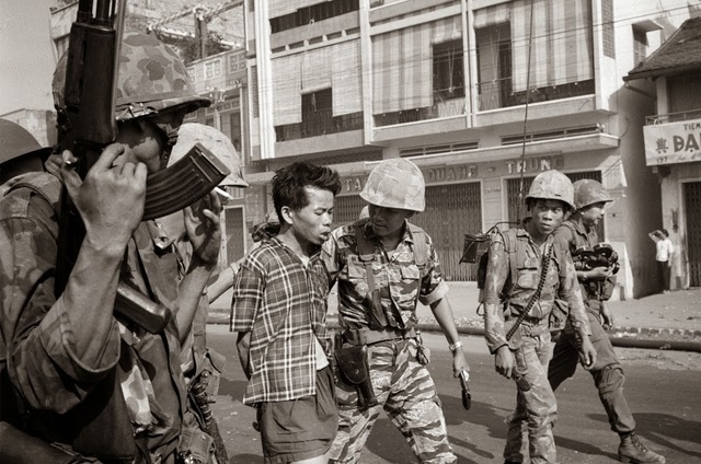 a suspected Viet Cong officer was summarily executed