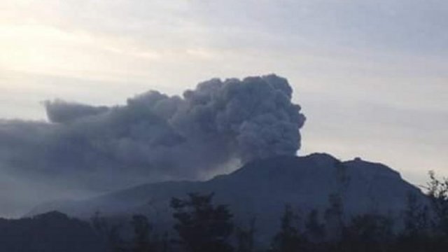 Emanación de cenizas