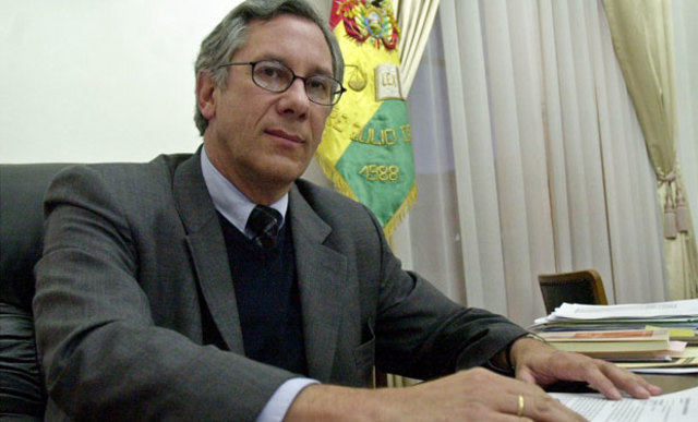 Bolivia revisa y presenta por escrito su respuesta ante la incompetencia del Tribunal planteada por Chile