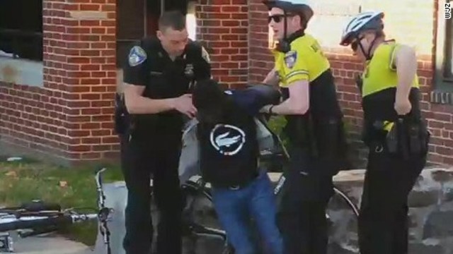 Freddie Gray es arrestado sin motivos aparentes
