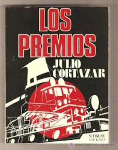Viaja a Estados Unidos (Washington y Nueva York) y publica (Ed. Sudamericana) la novela Los Premios,