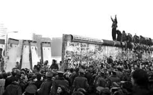 fall of berlin wall