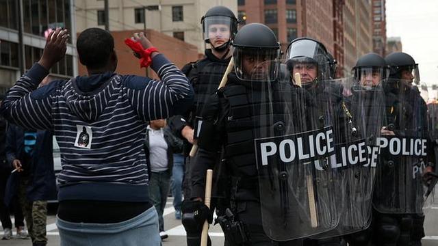 Disturbios en manifestación por muerte de Freddie Gray