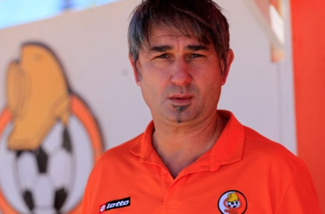 Comenzó a dirigir a Cobresal