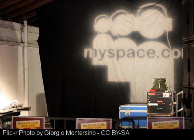 Creación das redes sociais, con Myspace