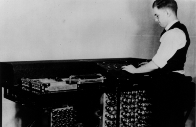 first computer able to store info