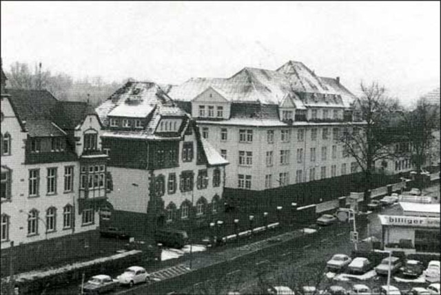 Пастернак прибывает на станцию Всеволодо-Вильва Пермской железной дороги.