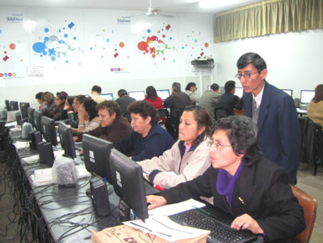 E. Capacitación de profesores .