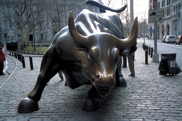 Wall Street becomes the Financial Capital of the World