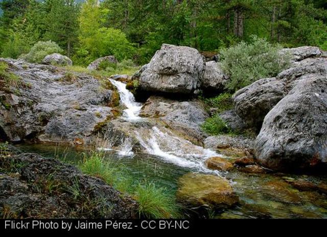 Veciño de Triacastela falece tras sufrir unha caida de noite na orilla dun río.