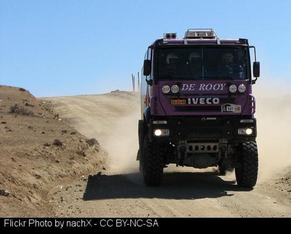 Feridos tralo choque entre camión e ambulancia