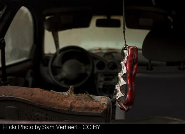 Dos coches sufren daños al incendiarse en Sarria