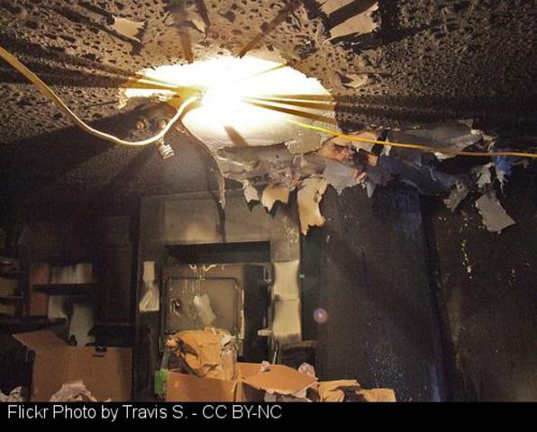 Un incendio arrasa una casa habitada en Vigo de Galegos