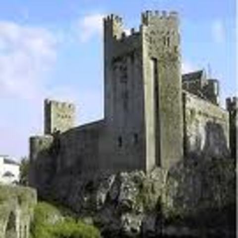 EXPOSITION 2 - SETTING :Roslinds finger makes a tap and dragons attack the castle.