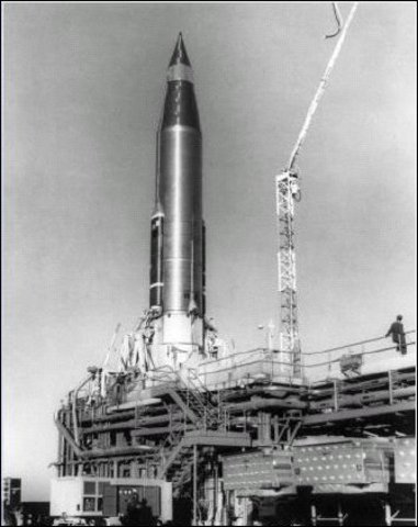 SCORE: Primer satélite de comunicaciones.