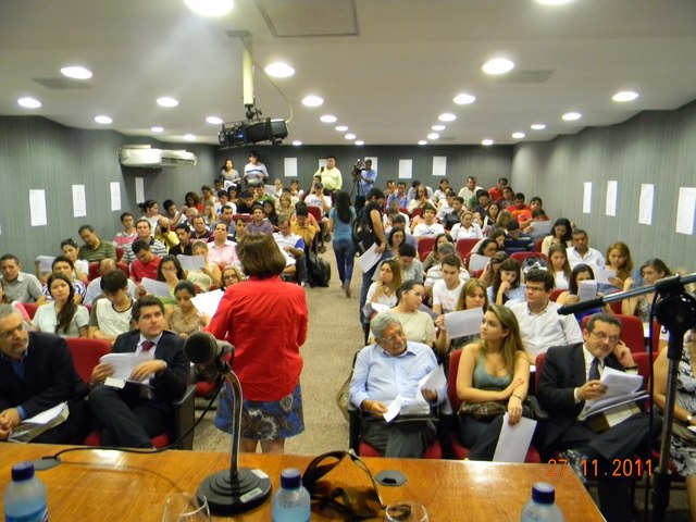 Discusión con la planta docente para elaboración de los planes curriculares en donde se incluya el uso de la TIC