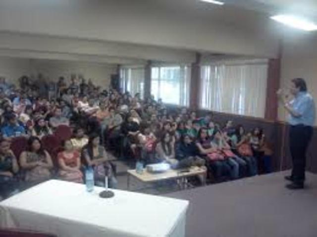 Retroalimentación a la comunidad educativa sobre lo que se está haciendo, cómo  y con qué resultados