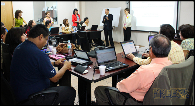 Capacitación de los alumnos y los maestros en la implementación del diseño y desarrollo de la lección, la tecnología seleccionada