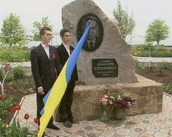 Митинг у памятника С.Степанянцу