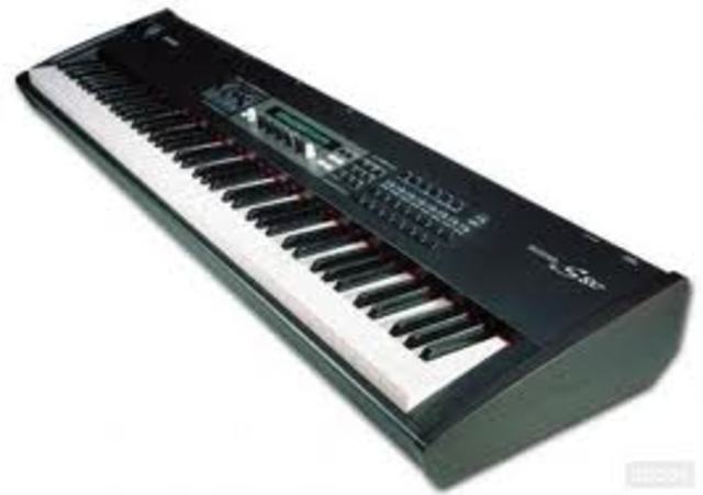 Primer sintetizador digital autónomo