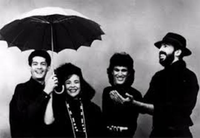 PRIMER ALBUM ( SOPLANDO)