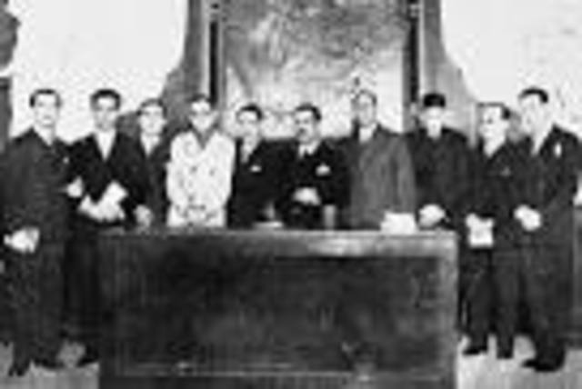 Vuelve a Granada y pasa a formar parte de la generación del 27