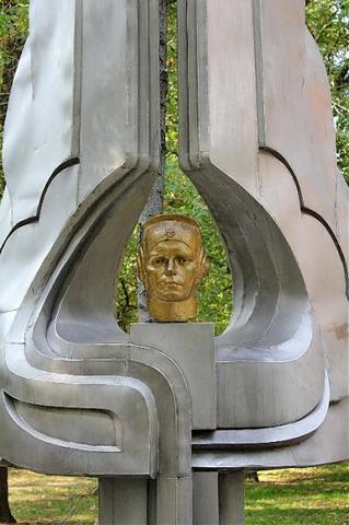 Памятник В.С.Лецко