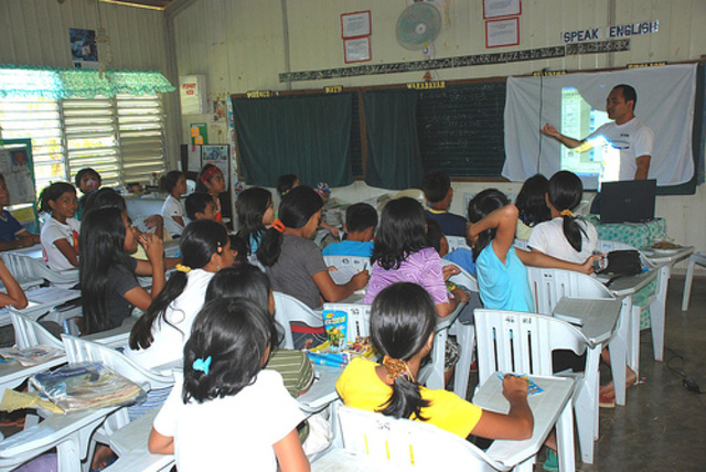 CAI movement declines; computer literacy movement begins