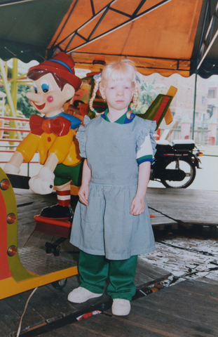 Mis 4 años , en la guarderia .. diviertondome ..