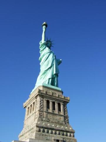 Lorca se traslada a Nueva York.