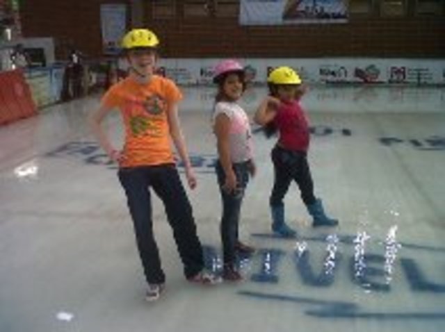 En la pista de patinaje .