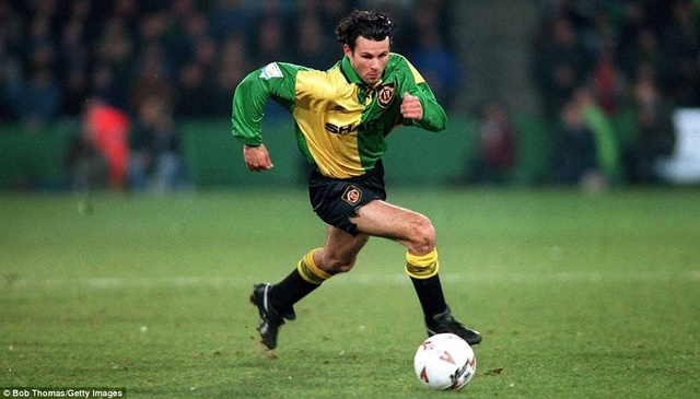 Первый официальный матч